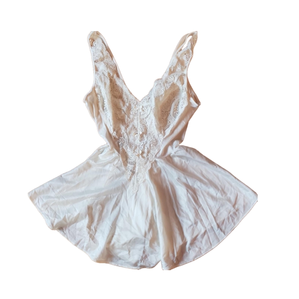 Rare Vintage 70s Olga cream slip top